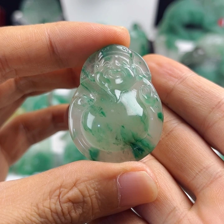 颈饰未镶嵌石英质玉