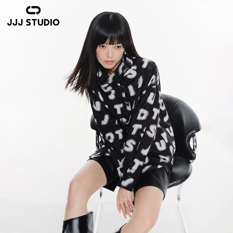 JJJ STUDIO 花色宽松长袖黑白字母印花上衣女 JDWFA1C226