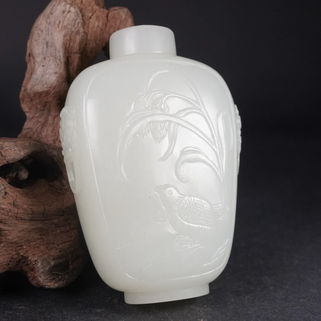 【清】白玉安居乐业鼻烟壶（高6.3cm宽4cm重82g）QTY40