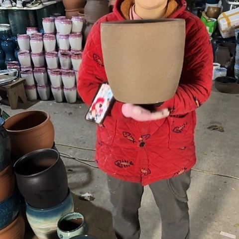 口26高24瑕疵一个盆。