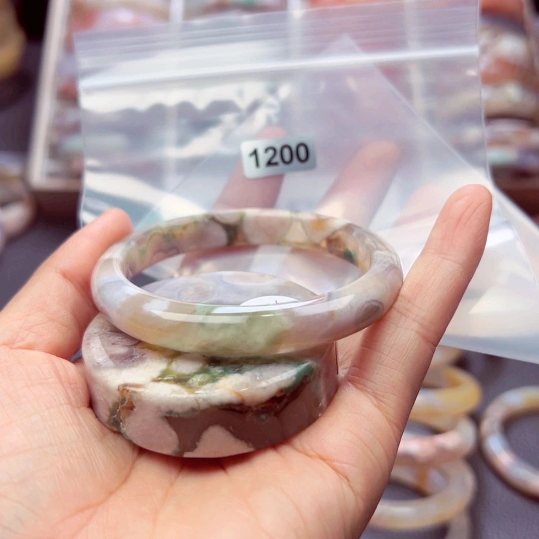 未镶嵌手镯玛瑙/玉髓李*群