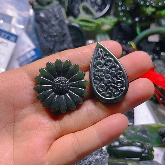 蛇纹石玉未镶嵌颈饰七**主