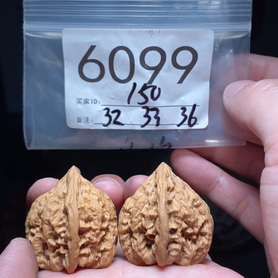 文玩核桃吊坠2**⠀文玩核桃把件