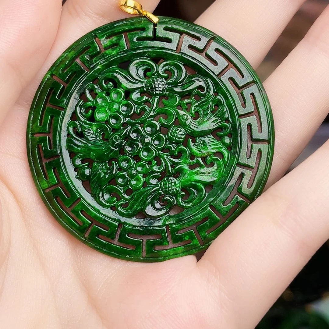 颈饰18K金镶嵌翡翠多样性