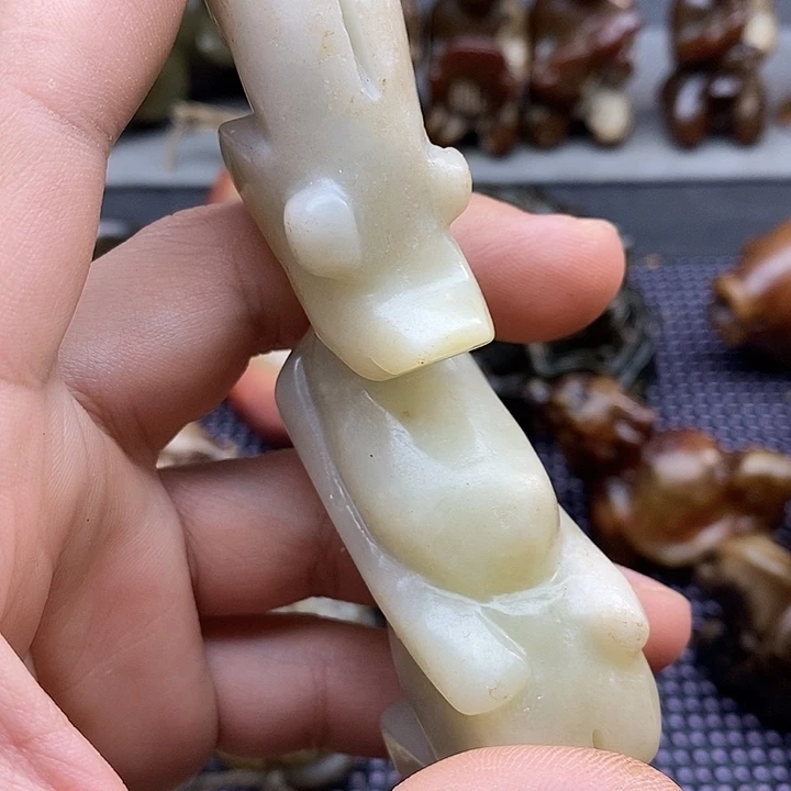 未镶嵌蛇纹石玉颈饰