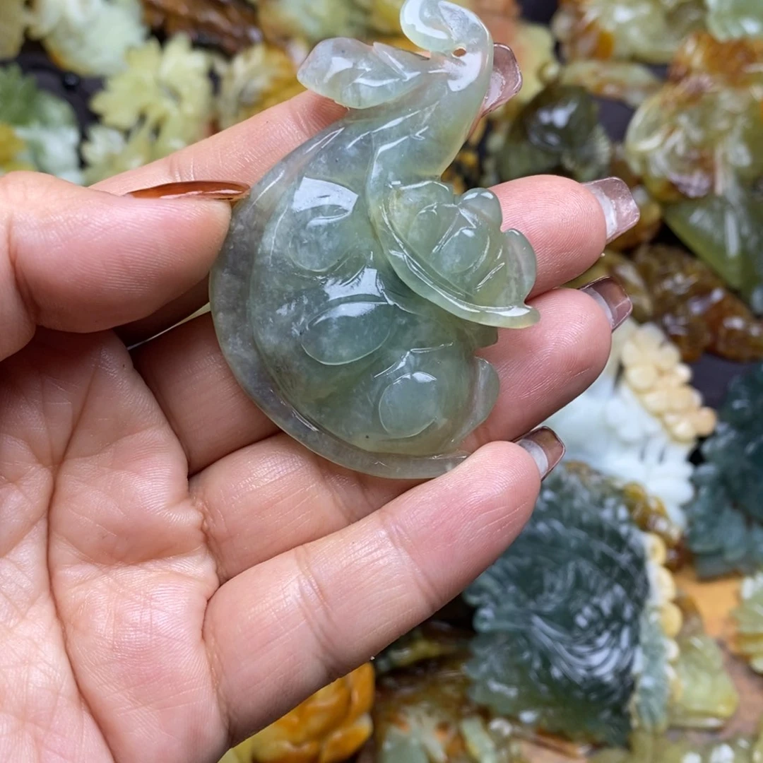 蛇纹石玉颈饰未镶嵌