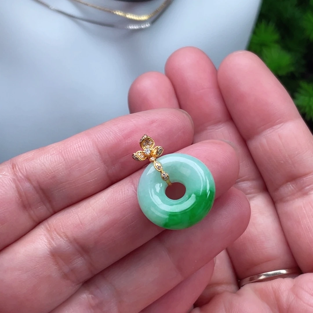 颈饰18K金镶嵌翡翠甜甜圈