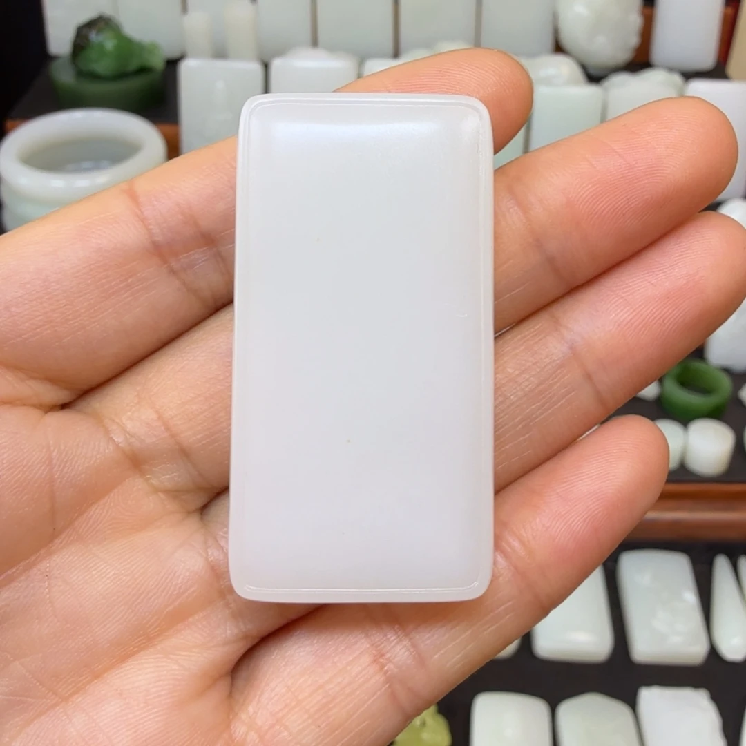 故***云和田玉未镶嵌颈饰