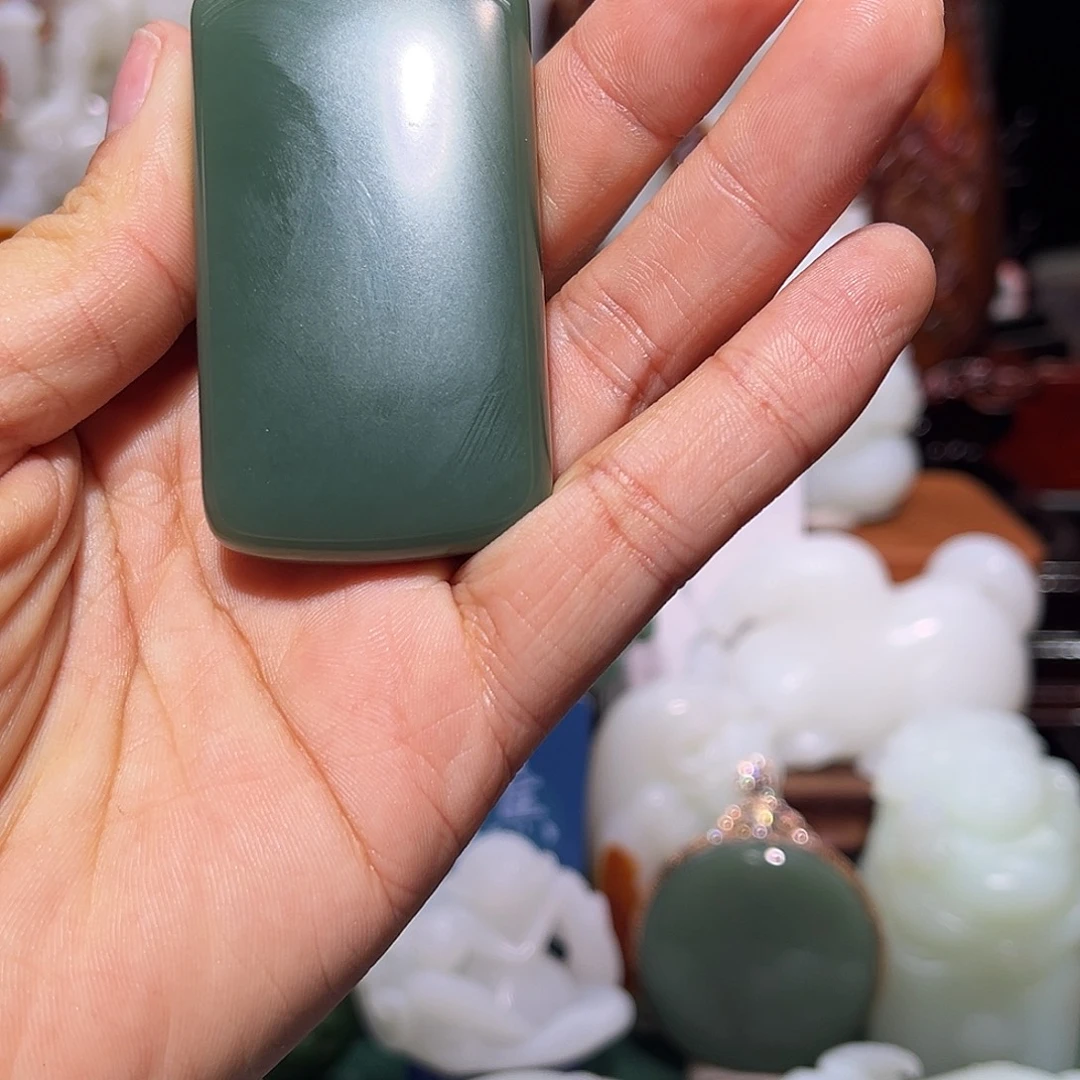 和田玉未镶嵌吊坠(赠链)