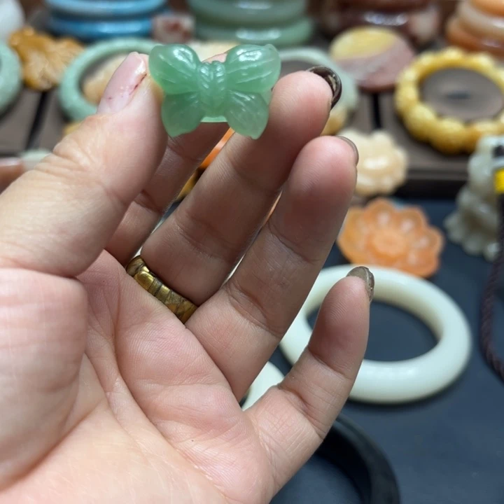 石英岩玉合金颈饰