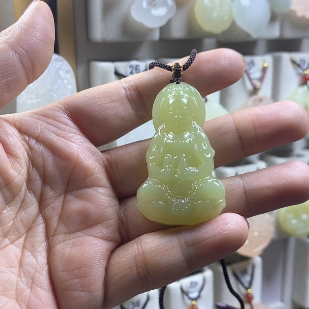 颈饰未镶嵌石英质玉（金丝玉）华*