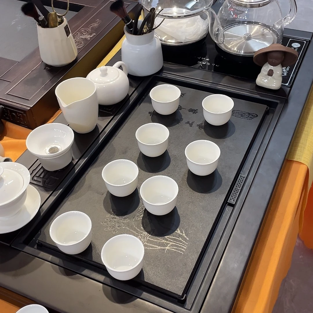 你就这样一直陪她吗她