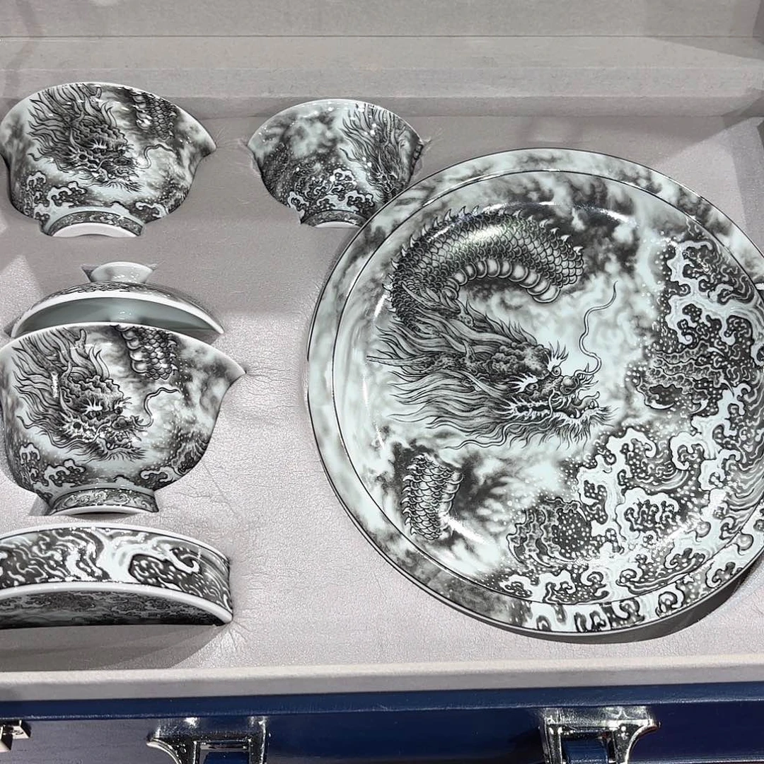 瓷片景德镇瓷器精品陈列