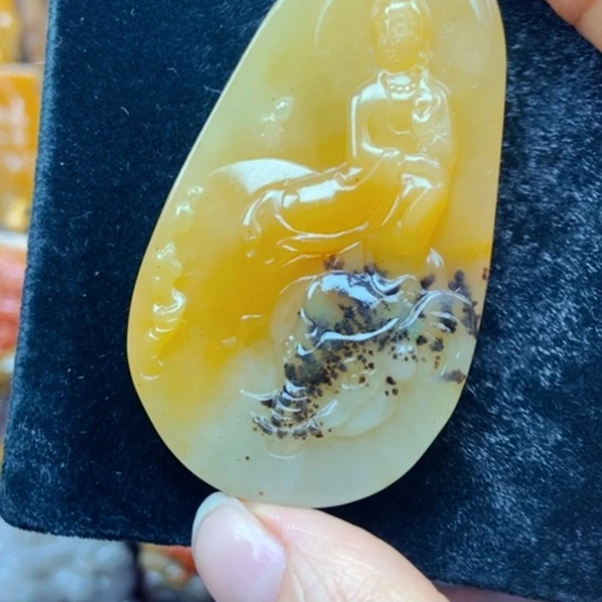 石英质玉（黄龙玉）未镶嵌颈饰