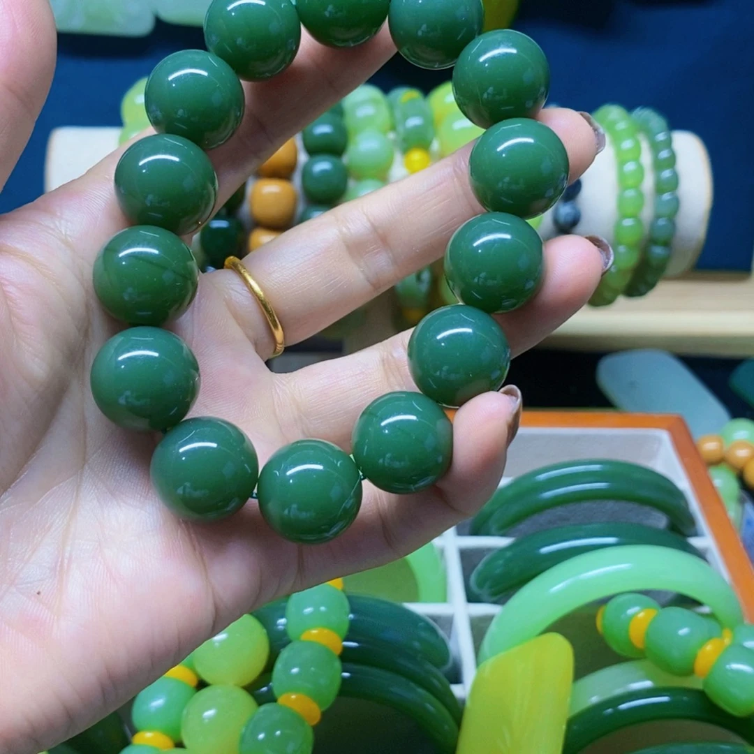 小***鱼和田玉（糖玉）未镶嵌摆件