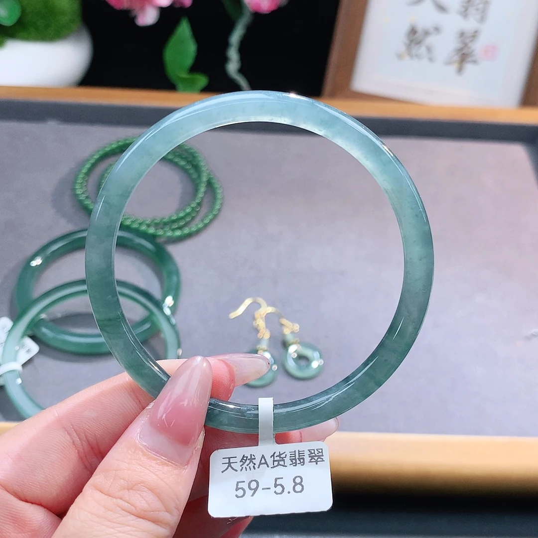 未镶嵌手镯（圆镯）翡翠
