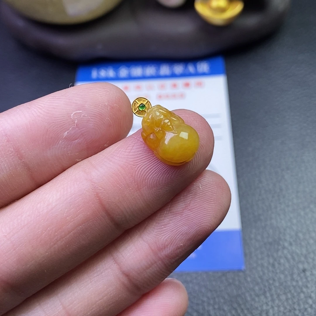 颈饰18K金镶嵌翡翠