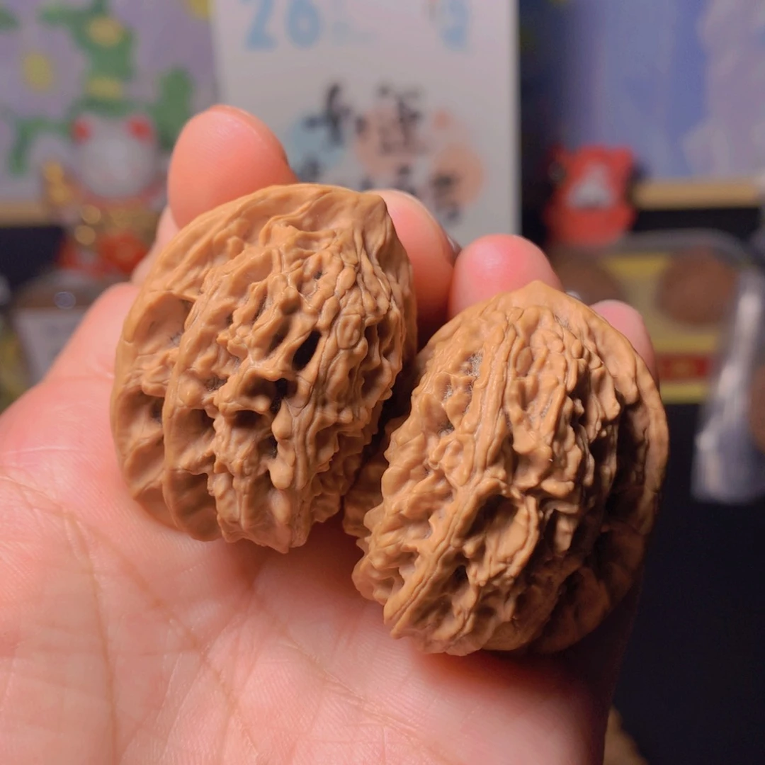 文玩核桃吊坠半壁盘龙虎头