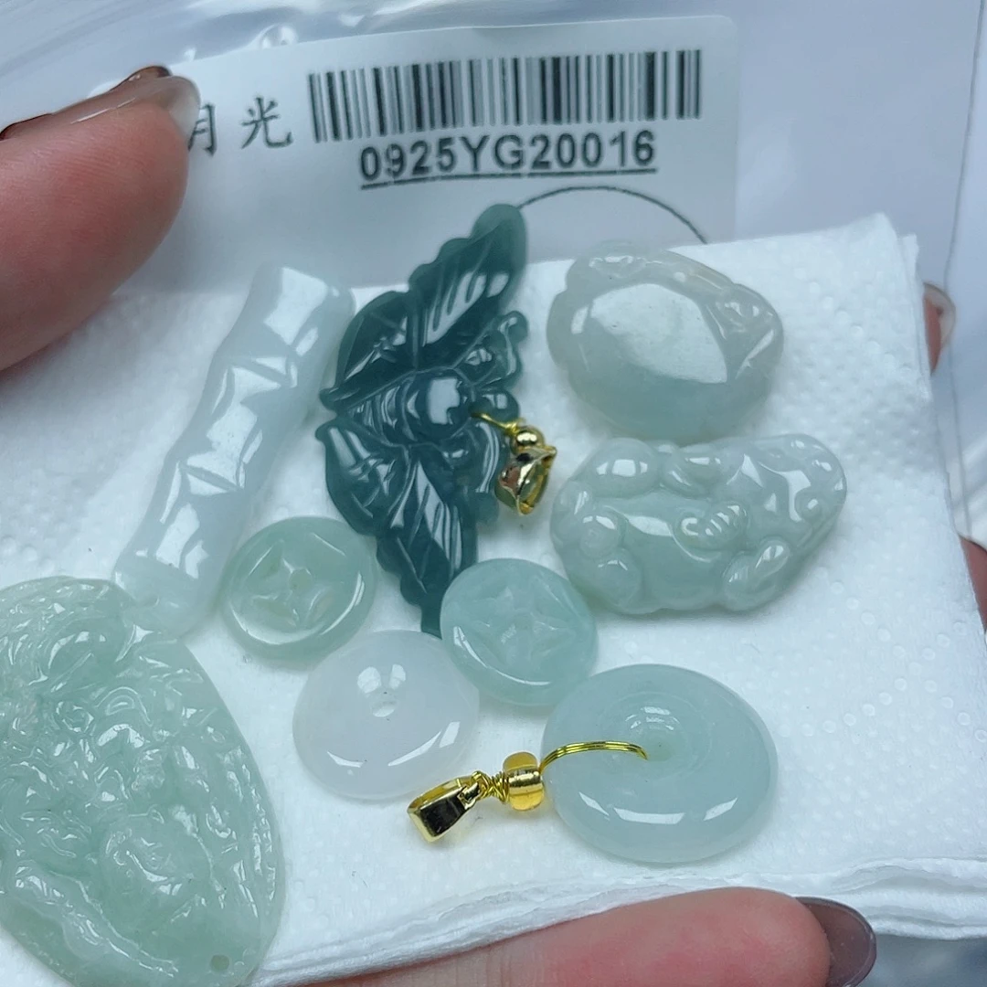 吊坠(不含链)未镶嵌翡翠