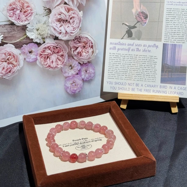 【花园系列】莓语恋歌手串丨深色草莓晶浪漫设计 优雅爱情守护