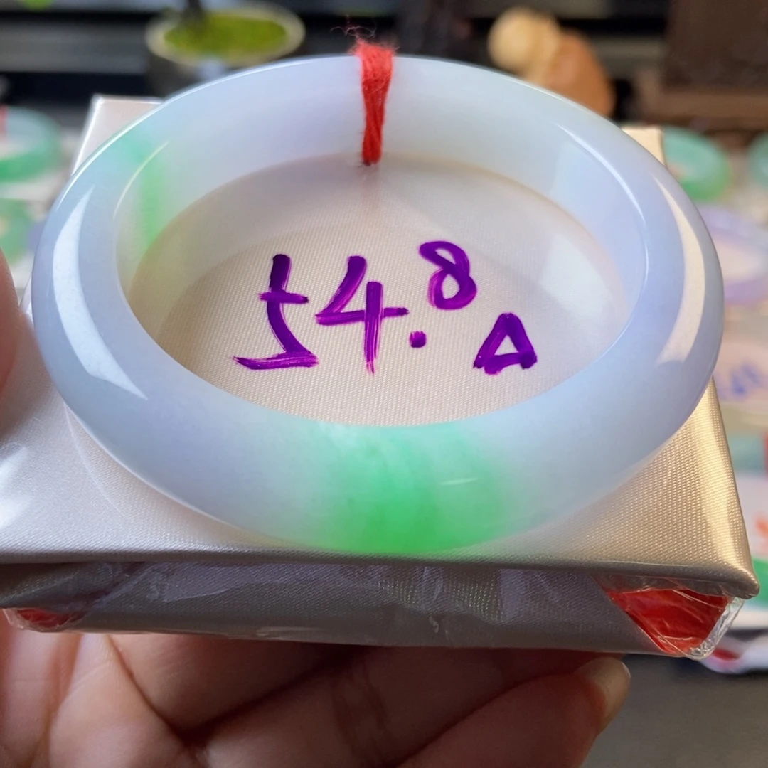 翡翠未镶嵌手镯6白底青