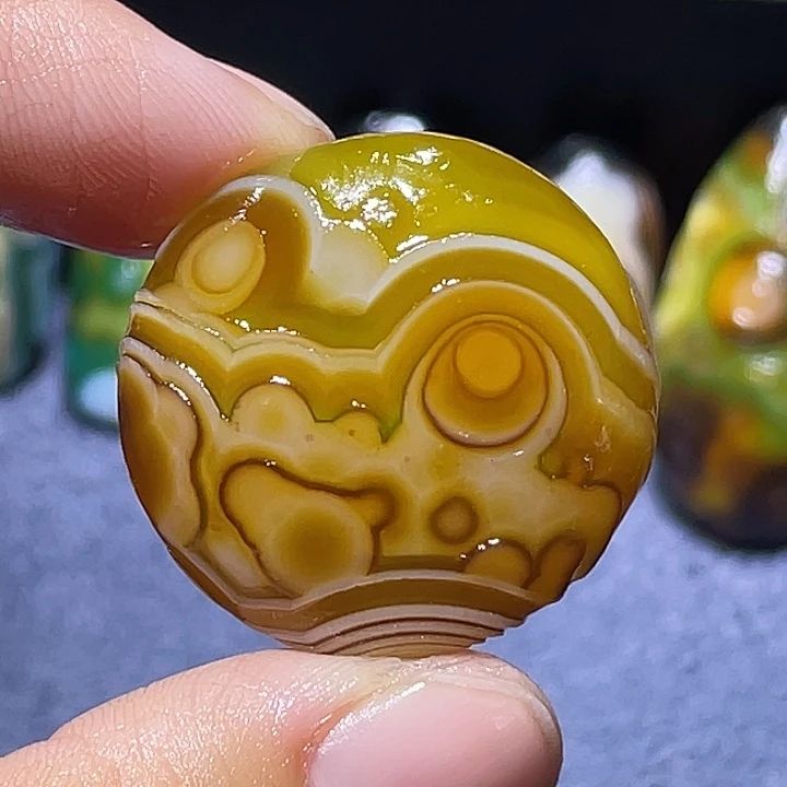 玛瑙/玉髓未镶嵌珠宝奇石