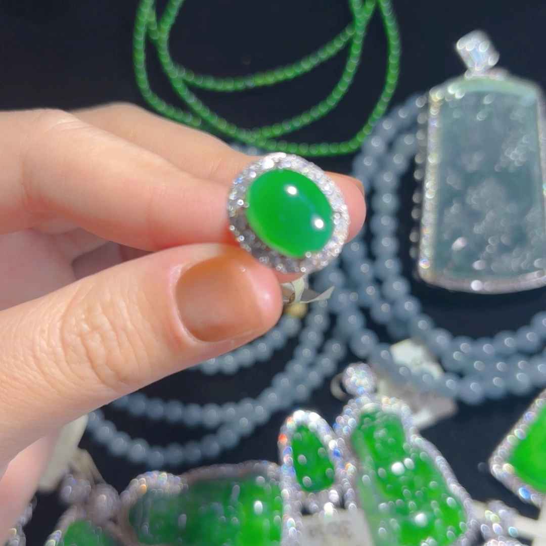 翡翠银S925镶嵌颈饰蛋面