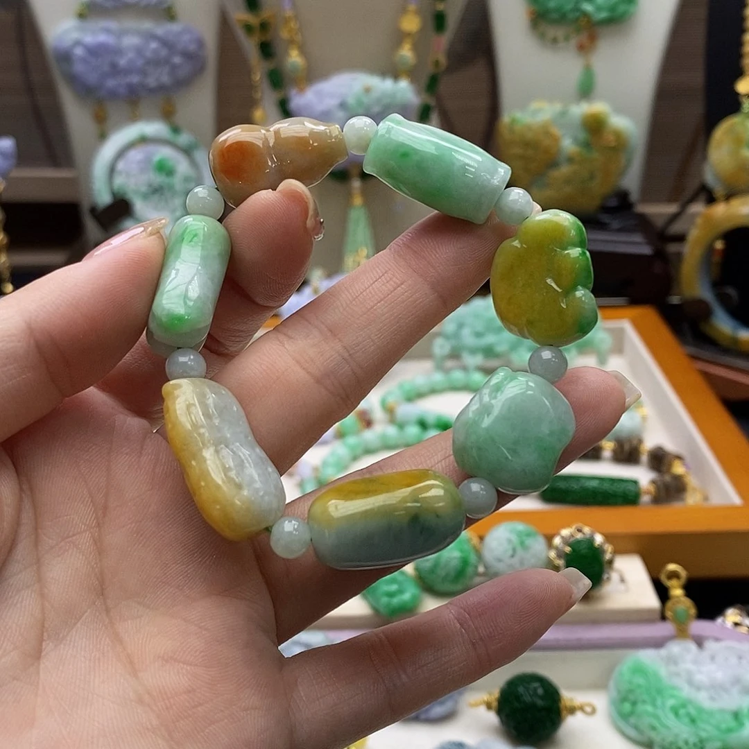 颈饰未镶嵌翡翠天然
