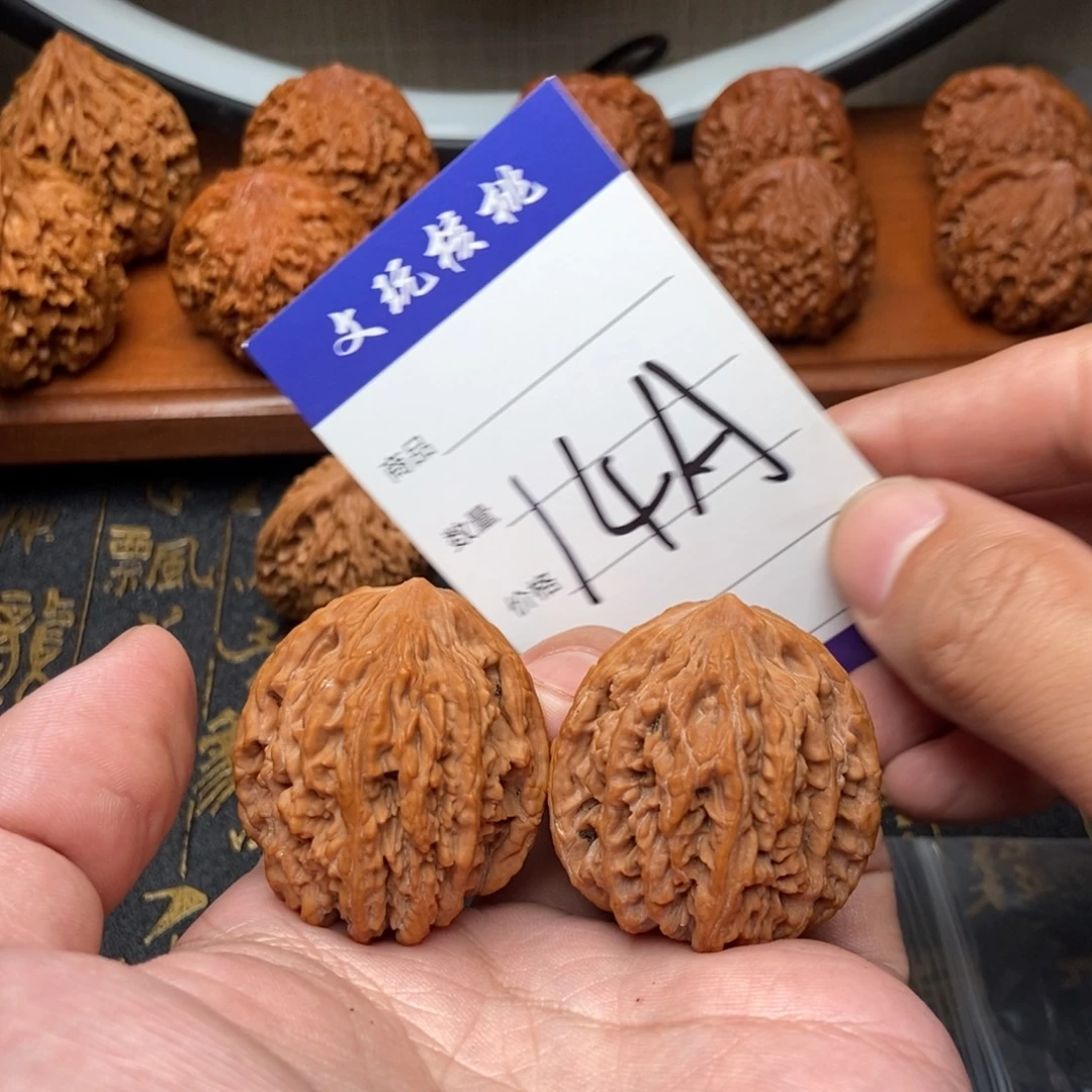文玩核桃吊坠38虎头
