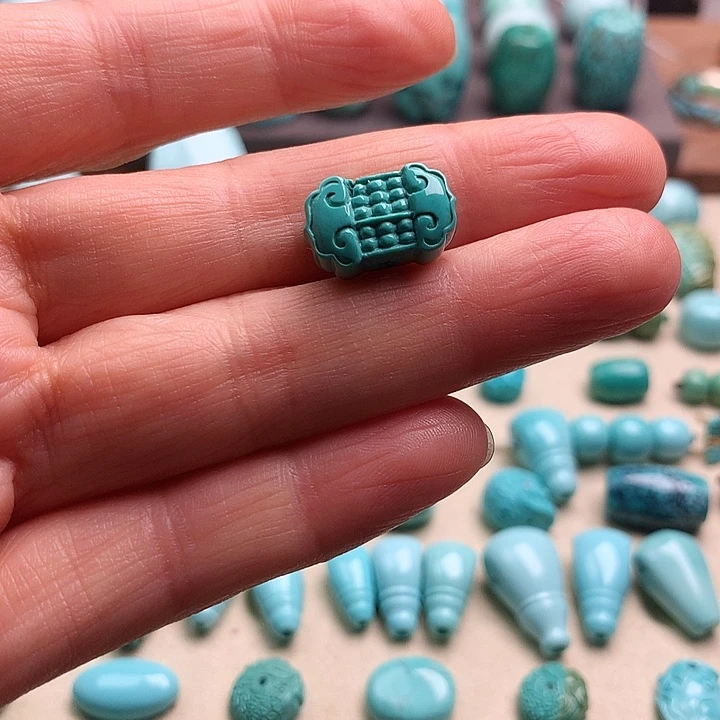 未镶嵌绿松石颈饰