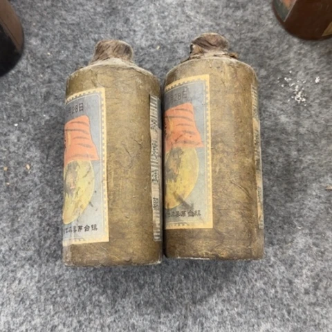 盘子瓶子手工手绘