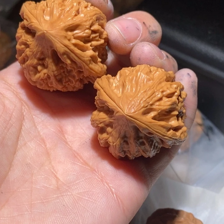 開****桃核吊坠不退不换有裂