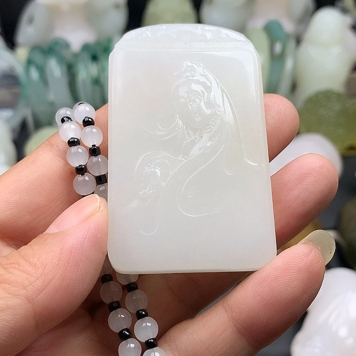 颈饰未镶嵌石英质玉