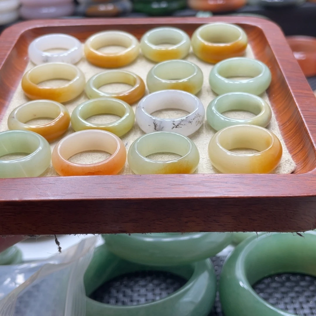 石英岩玉未镶嵌手镯