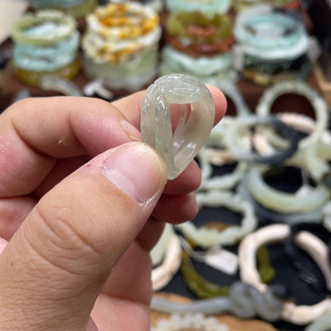 蛇纹石玉未镶嵌戒指