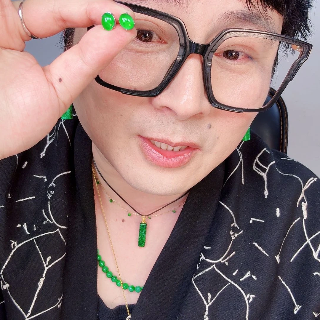 翡翠颈饰未镶嵌一对