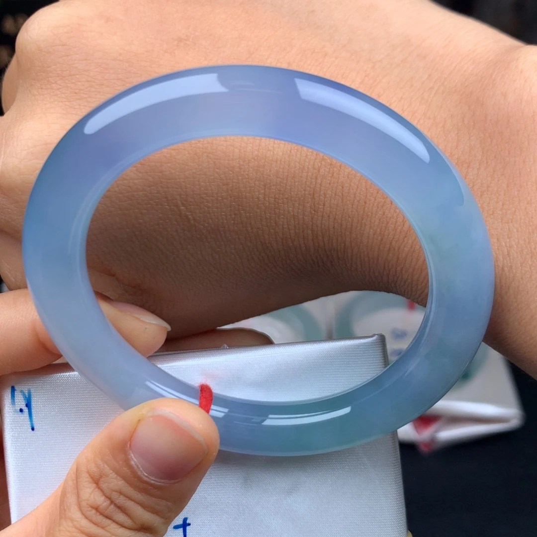 翡翠未镶嵌手镯特色冰蓝紫起光