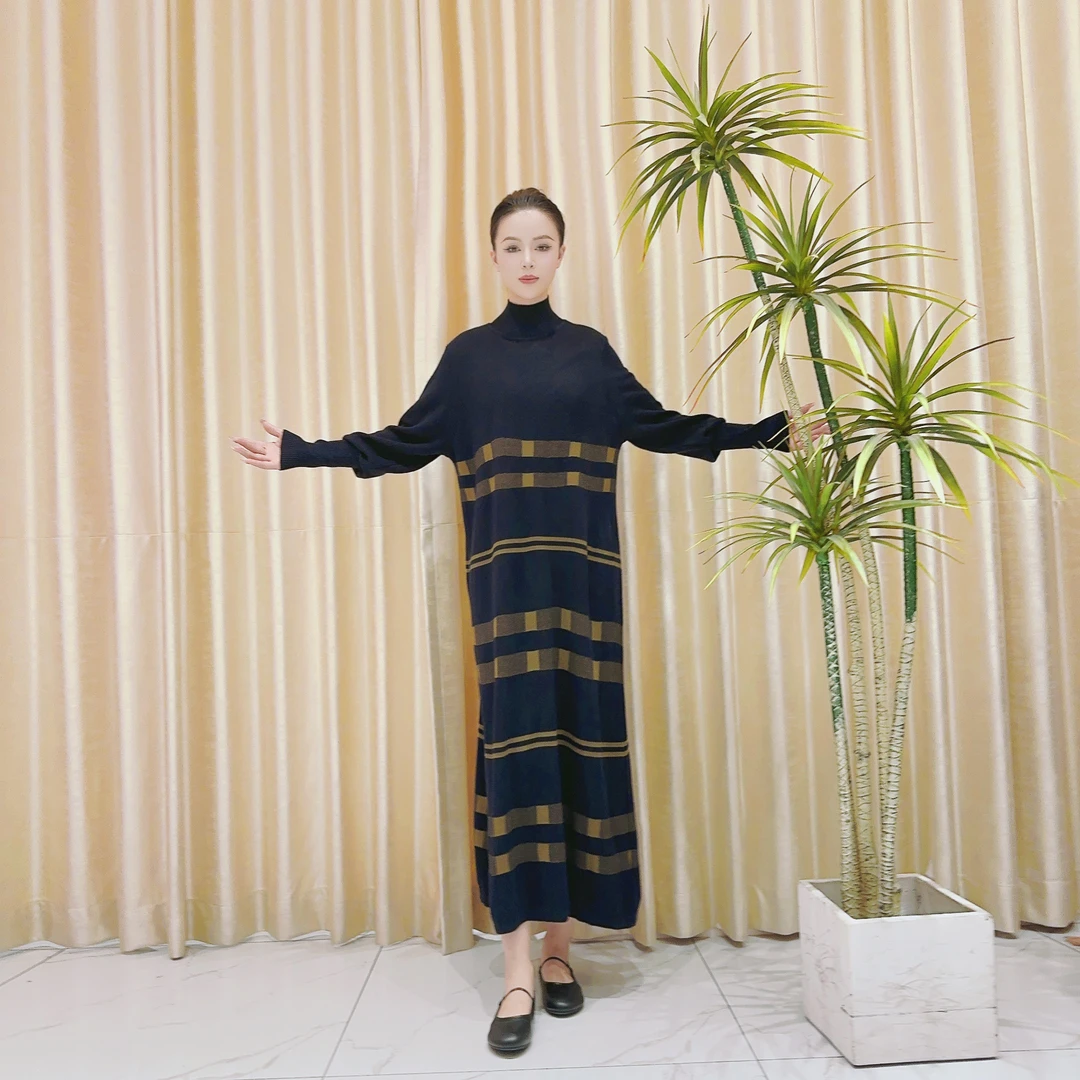 9885藏蓝色提调设计款羊毛气质秋冬轻奢针织连衣裙时尚复古