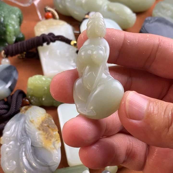 和田玉未镶嵌颈饰