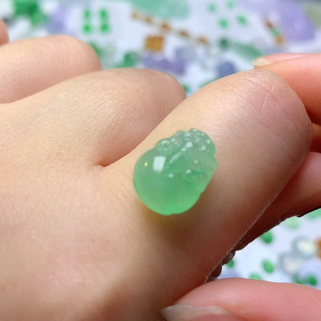 翡翠未镶嵌颈饰蟾