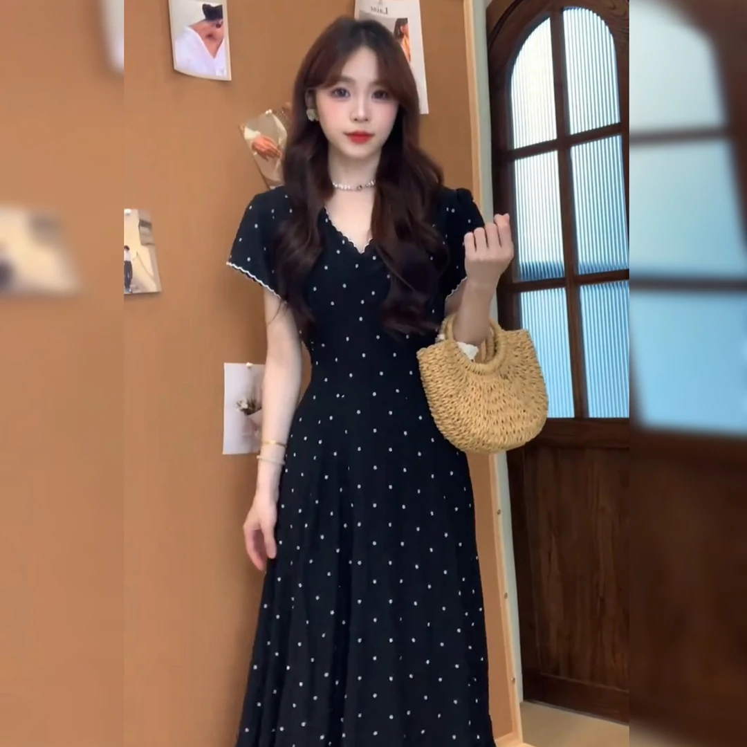 今年流行漂亮黑色波点连衣裙子女装夏季2025新款爆款显瘦掐腰长裙