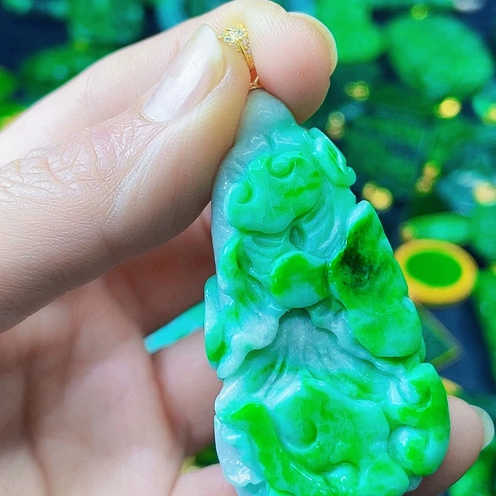 颈饰未镶嵌翡翠多样性