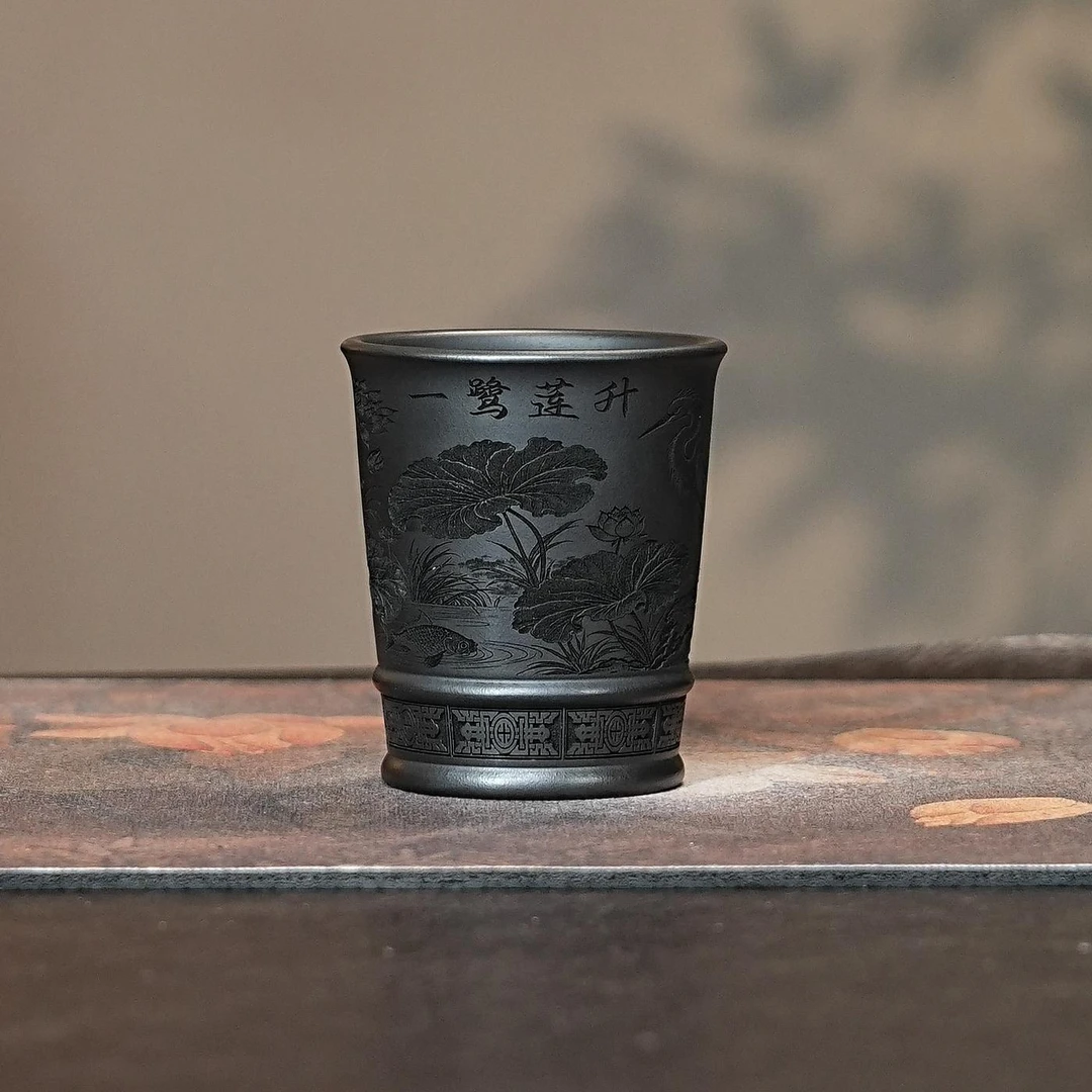 宜兴全手工紫砂茶具 原矿石黄泥料刻绘一鹭莲升紫砂主人杯