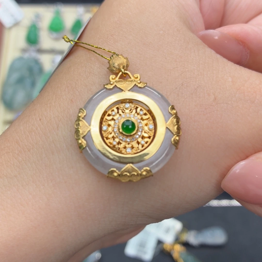 翡翠18K金镶嵌颈饰