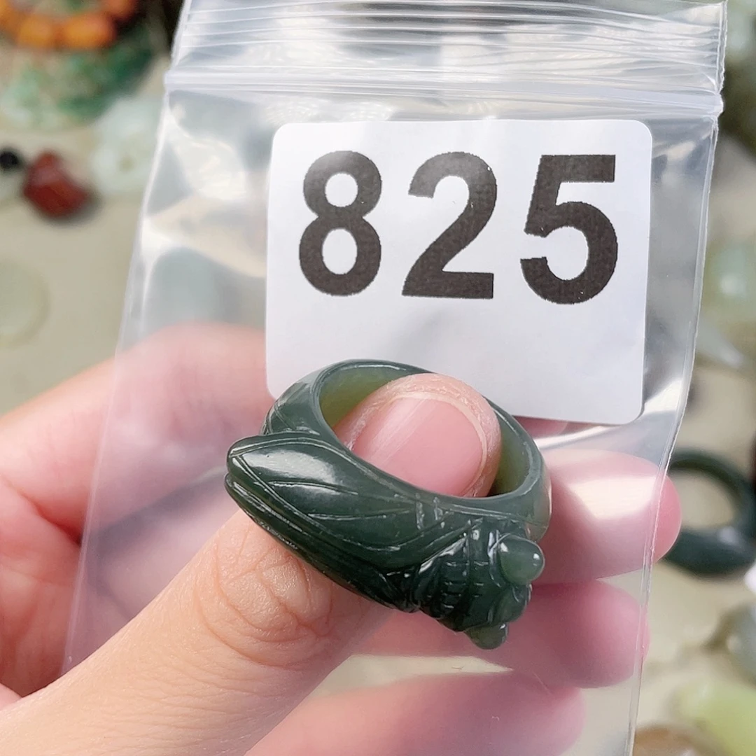 颈饰未镶嵌和田玉（糖玉）