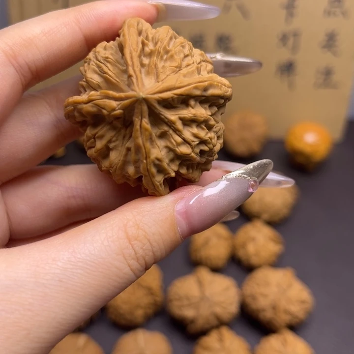 清***人菩提籽类玉玺四棱单只异型有瑕