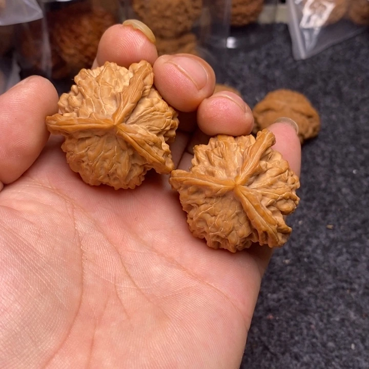 文玩核桃吊坠40盘山三棱