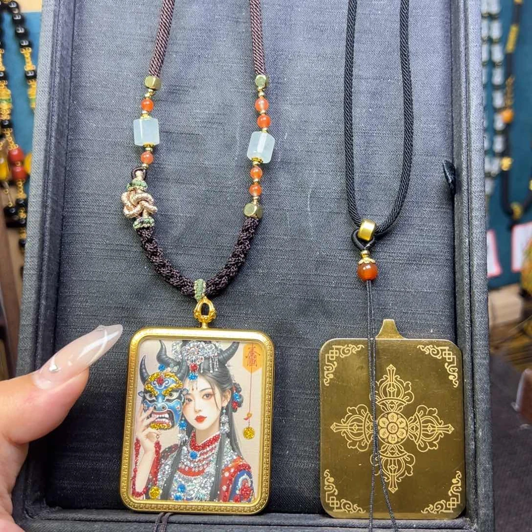 破***浪吊坠美丽的小镇和美丽的