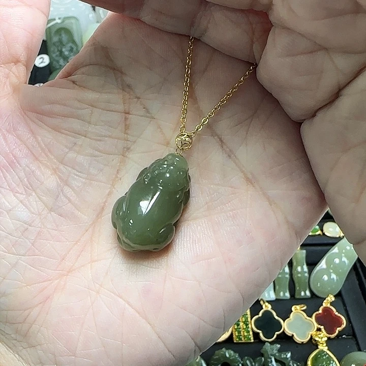 和田玉18K金镶嵌吊坠(赠链)ᥫ****࿐送链子皮绳