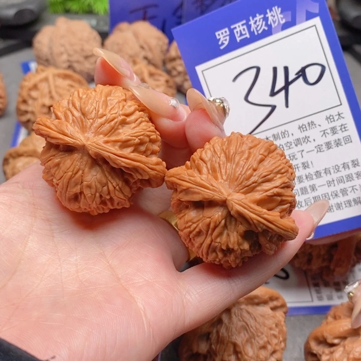 把件桃核42白狮子340